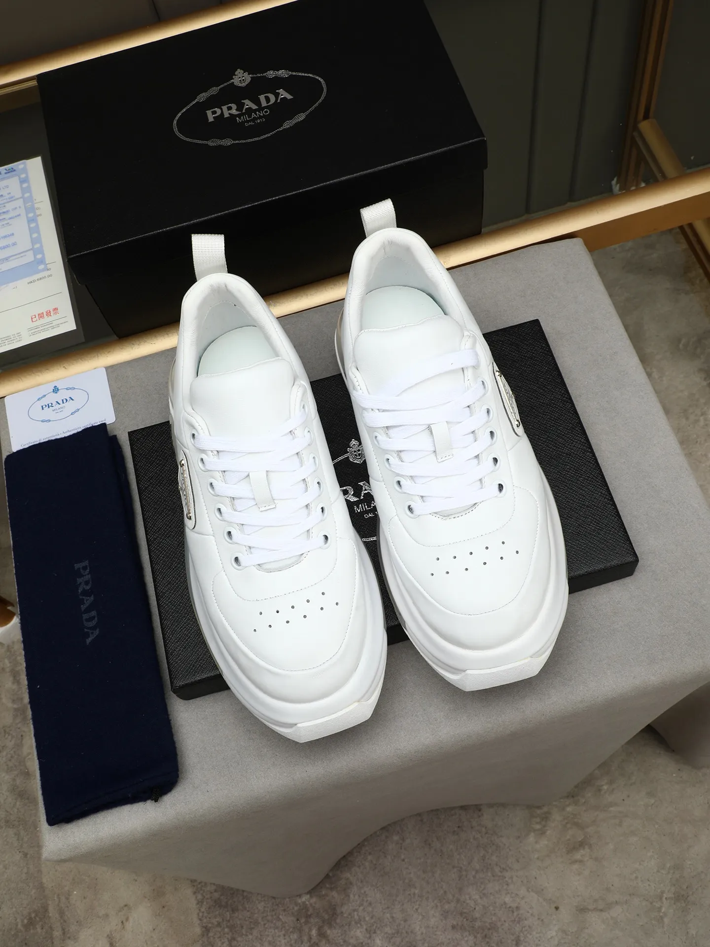 Men's shoes 💰640 Prada/Prada Men's casual shipping, imported cowhide upper, prada triangle logo, lambskin lining, original air cushion sole, rubber sewing process, rubber bottom layer, excellent shock absorption effect, comfortable on the feet! Size: 39-44 (38 45 customized)
